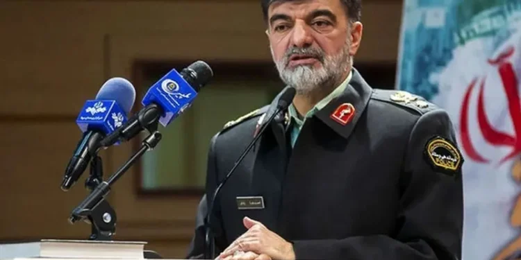 سردار رادان: اگر وطن فروشی خواست در کشور ناامنی ایجاد کند او را مثل دشمن خواهیم دید و با او آن برخورد را می‌کنیم که با دشمن می‌کنیم / ۳۰ میلیون جان‌فدا داریم که دیگر صرفاً واکنش‌دهنده نیستند، بلکه پیش‌دستانه عمل می‌کنند / انگشت ما مثل انگشت عزیزانمان در ارتش و سپاه و بسیج برای حفظ امنیت روی ماشه است