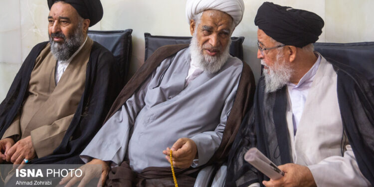 تصاویر: مراسم ترحیم آیت الله شبیری زنجانی در حرم حضرت فاطمه معصومه(س)