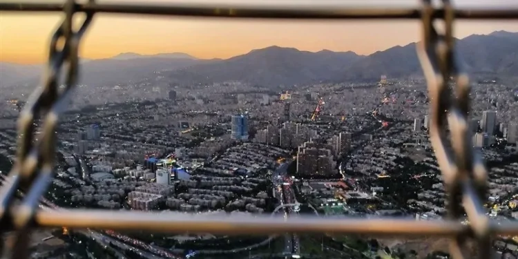 تورم مسکن در شهریور امسال نسبت به ماه مشابه سال قبل ۳۲.۷ درصد افزایش یافته / شاخص گروه «مسکن، آب، برق، گاز و سایر سوخت‌ها» به ۴۷۳.۴ رسیده / در سه ماه امسال (بهار ۱۴۰۵) بخش اختمان رشد منفی ۶.۴ درصد داشته