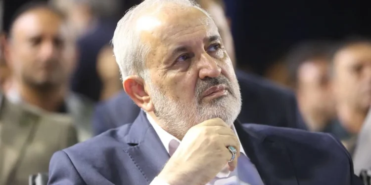 وزیر نیرو: امسال خاموشی‌های ما نسبت به سال گذشته کم‌تر بود؛ اگر  برخی محدودیت‌ها نبود، می‌گفتم وضعیت ما تا چه اندازه خوب است/ دشمن در جنگ به بیش از ۲ هزار نقطه زیرساختی برق کشور حمله کرد و ۴۲۰۰ مگاوات از چرخه تولید خارج شد؛ اگر این حملات نبود، امسال اصلاً نباید هیچ مشکلی می‌داشتیم