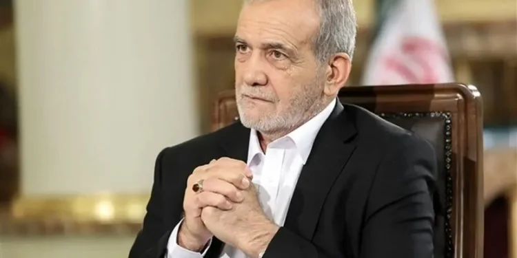 پزشکیان: نمیدانم آن چیزی که ما در پاکستان نوشتیم، مشکلش کجاست که آمریکا میخواهد از نو ما بنشینیم با هم گفتوگو کنیم / خواستههای ما همان خواستههای قبلی است / در رابطه با هستهای نیز قرار است با هم بنشینیم؛ باز در چارچوب ان پی تی و همان قوانین بینالمللی ما آمادهٔ گفتگو هستیم