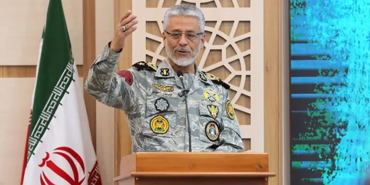 دریادار سیاری، معاون هماهنگ کننده ارتش: جنگ امروز، جنگ تحمل سختی‌ها است و ما در این زمینه، بسیار موفق عمل کرده‌ایم/ مقابل دشمنی ایستاده‌ایم که تمام تجهیزات و فناوری‌های جهان را در اختیار دارد