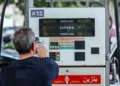 سخنگوی دولت: امیدوار هستیم که نیازی به کاهش سهمیه اول و دوم بنزین نداشته باشیم/ منابع حاصل از افزایش نرخ سوم بنزین، صرف بهبود معیشت مردم می‌شود/ کشور باید حدود ۷ میلیارد دلار برای واردات بنزین هزینه کند، لذا تمرکز ما بر مدیریت مصرف است/ افزایش قیمت بنزین قرار بود در زمستان سال گذشته انجام شود، زیرا دولت باید به صورت فصلی اصلاحات را انجام می‌داد