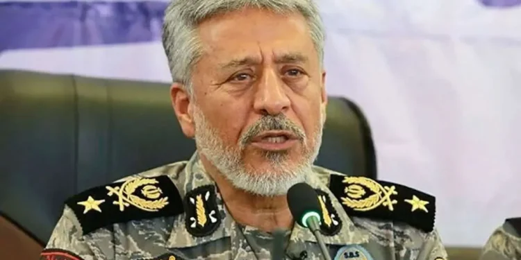 دریادار سیاری، معاون هماهنگ کننده ارتش: مأموریت ارتش سه کلید واژه دارد؛ نخست، دفاع از تمامیت ارضی؛ دوم، دفاع از استقلال و سوم، حفظ نظام جمهوری اسلامی ایران