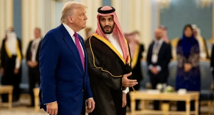 ترامپ درخواست بن سلمان مبنی بر حمله به مواضع حوثی‌ها را رد کرد / دستور ترامپ این است که نیرو‌های آمریکایی بر ایران و تنگه هرمز متمرکز بمانند و از گشودن یک جبهه دیگر خودداری کنند