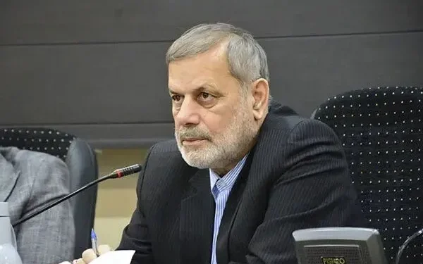 امیر حیات مقدم، نماینده مجلس: قیمت برخی خودروهای معمولی در ایران، چند برابر نمونهٔ مشابه خود در بازارهای جهانی است/ یک بار برای واردات خودرو از فرد پول می‌گیریم، بعد می‌گوییم خودرو شما لوکس است و باید مالیات بدهی؛ واقعا چه خبر است؟