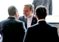 رویترز به نقل از مقام ارشد ایرانی: تهران در حال بررسی پاسخ آمریکا به پیشنهاد خود برای پایان دادن به خصومت‌هاست  / در جریان مذاکرات روز سه‌شنبه با آمریکا، درباره بازگشایی تنگه هرمز و رفع محاصره دریایی آمریکا گفت‌وگو شد