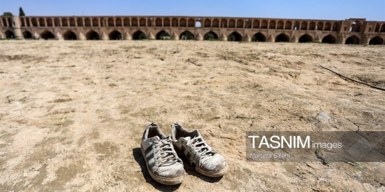 تصاویر: خشکی زاینده رود خطری برای محیط زیست