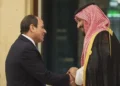 قاهره: رئیس‌جمهور مصر و ولیعهد عربستان پیش از آغاز نشست مذاکرات گسترده، دیداری غیرعلنی برگزار کردند / دو طرف درباره تضمین آزادی کشتیرانی در تنگه هرمز و باب‌المندب توافق کردند