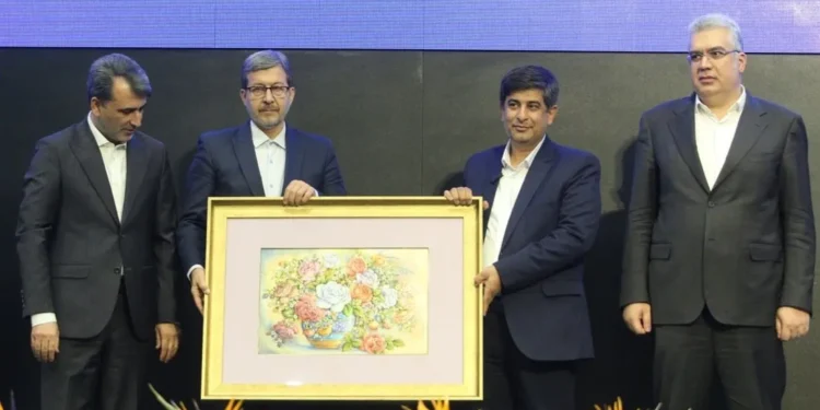 تقدیر از مدیرعامل فولاد مبارکه به پاس نقش‌آفرینی در بازسازی و بازگشت به مدار تولید در  ۴۵ روز