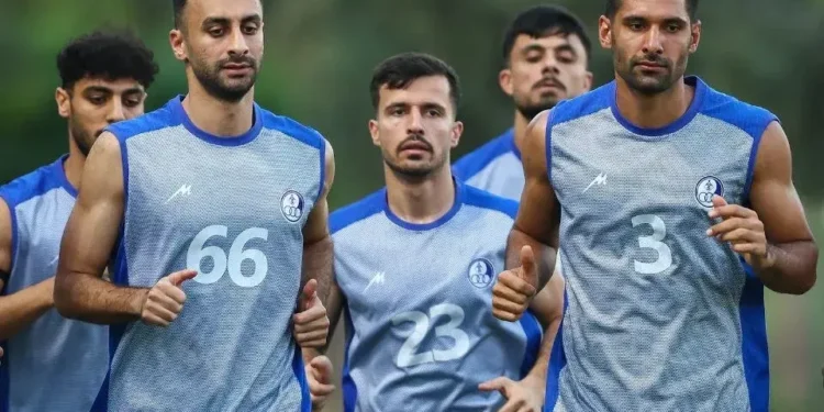 بازگشت تمرینات استقلال خوزستان به اهواز/ آبیها دوباره پلاک ایران 14 را نصب کردند!(عکس)