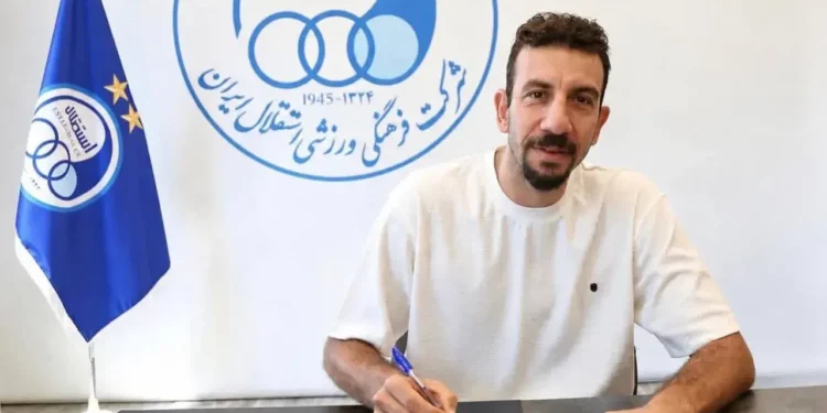 ستاره المپیکی والیبال ایران به استقلال پیوست