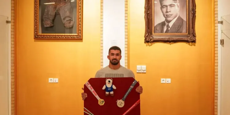یزدانی هم مدال‌هایش را در موزه قرار داد