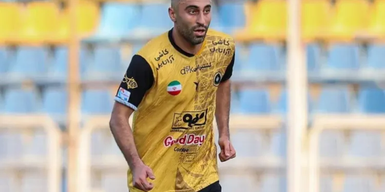 فیفادی شیرین کاوه با گل و پاس گل!