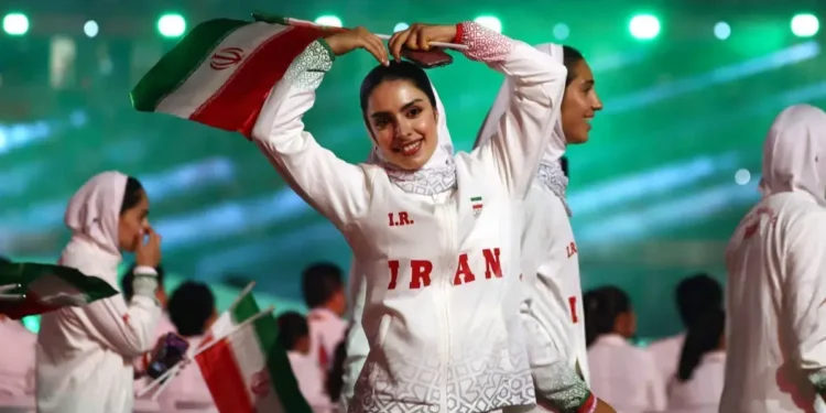 مینا پناهی چهره اصلی کاروان ایران در افتتاحیه/ دختر ایران در جهان ویرال شد! (عکس)