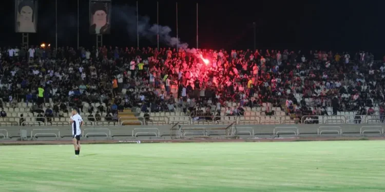 دربی داغ بوشهر/ رکوردشکنی هواداران در لیگ یک (عکس)