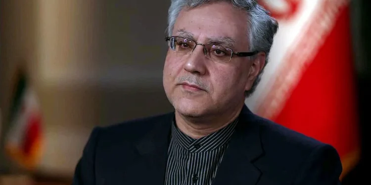 سفیر ایران در دیدار با مقام انگلیسی: تهران هیچ‌گونه مداخله‌ای در ماجرای پایگاه نظامی فرفورد نداشته / چنانچه دولت انگلیس سند یا مدرکی برای ادعا‌های خود در اختیار دارد، باید آن را ارائه کند