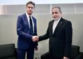 دست دادن وزیر خارجه بریتانیا با عراقچی برای وی حاشیه ساز شد