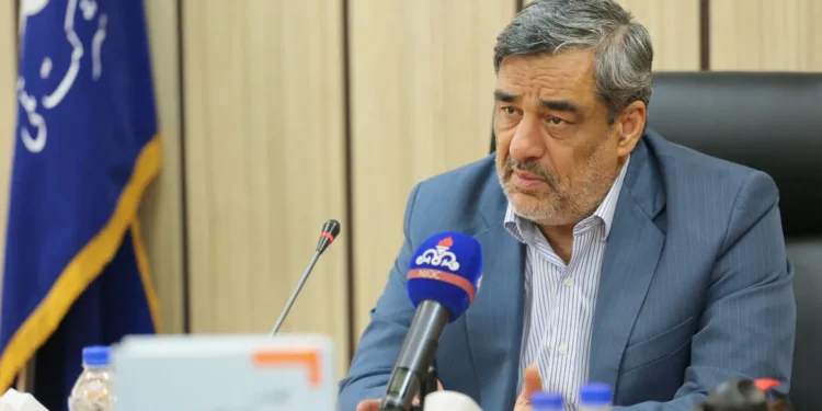 سرپرست وزارت نفت: رفع موانع پیش‌روی صادرات با جدیت پیگیری می‌شود / همه باید دست به دست هم بدهیم تا بتوانیم از این مشکلات سخت عبور کنیم