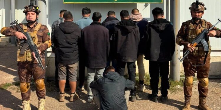 دستگیری ۲۱ تبعه آسیایی هنگام ورود غیرقانونی از مرزهای اقلیم کردستان عراق