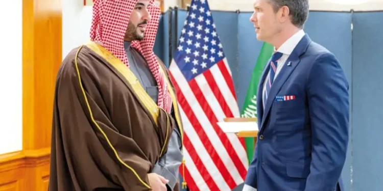 آکسیوس: وزیر دفاع عربستان در گفتوگو با هگست بار دیگر خواستار حملات ایالات متحده علیه انصارالله شد / آمریکا در حال حاضر برنامهای برای اقدام نظامی مستقیم علیه انصارالله ندارد؛ سنتکام معتقد است که آغاز یک کارزار جدید در یمن، باعث انحراف توجه از تمرکز اصلی بر ایران میشود