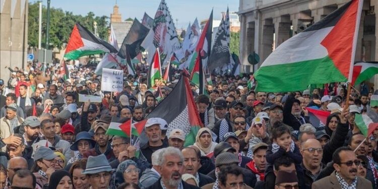 تظاهرات ده‌ها مراکشی در مقابل پارلمان این کشور در حمایت از فلسطین