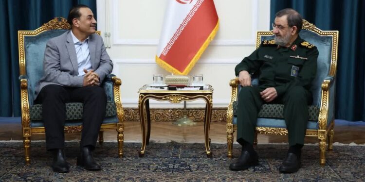 محسن رضایی به عاصم منیر: ذره‌ای از مواد هسته‌ای غنی شده از ایران خارج نخواهد شد