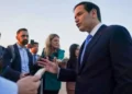 سی‌ان‌ان‌: سخنرانی جدید روبیو، وزیر خارجه آمریکا در اروپا نشان داد که او تلاش می‌کند تا مسیر تحول سیاسی خودش را برای دیگران قابل فهم کند/ این سخنرانی تکان دهنده و سرشار از تناقض بود؛ او از تعبیری فریبنده و ملایم برای توصیف قلدری و زورگویی ترامپ استفاده کرد/ وزیر خارجه آمریکا چه دو سال دیگر چه دیرتر به سوی کاخ سفید حرکت کند، نشان داده که جاه‌طلبی سیاسی‌اش همچنان پابرجا است