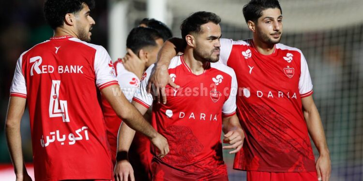 عدم کنترل مرکز زمین حتی با سه هافبک؛/ مشکل بزرگ پرسپولیس همچنان پابرجاست