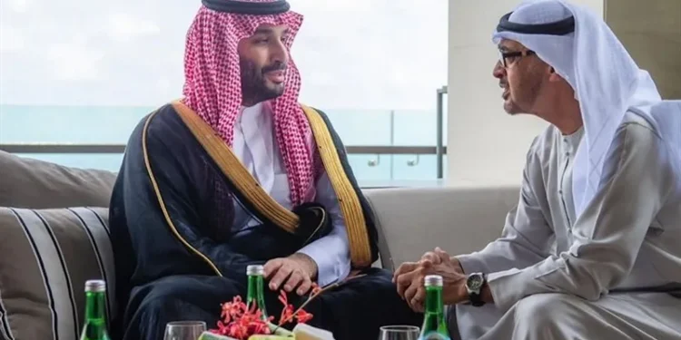 گاردین: امارات با عربستان برای بازگشت به جنگ یمن توافق کرد