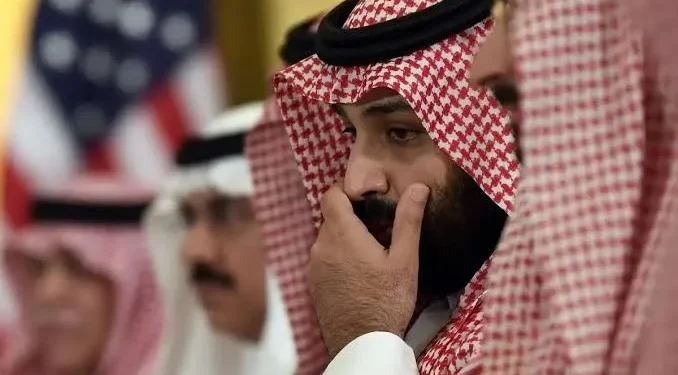 ریاض تحقیقاتی را برای تشخیص علت ناکامی پدافند هوایی خود در رهگیری حملات انصارالله آغاز کرده/ هدف، فهمیدن این است که چرا سامانه‌های پدافند هوایی، پیش از حملات هشدار لازم را صادر نکردند/ کلاهک‌های سامانه‌های پیشرفته‌ انصارالله می‌توانند تغییر مسیر دهند؛ این قابلیت، رهگیر‌ی را با چالش مواجه کرده/ آمریکا هم از حمله مستقیم خودداری می‌کند، زیرا شاید انصارالله تردد در باب‌المندب را متوقف کند