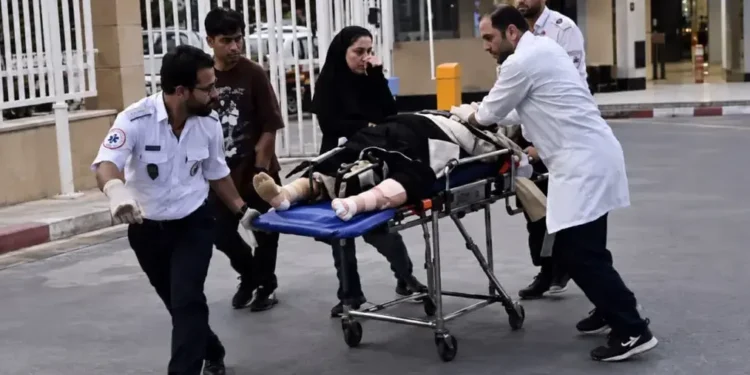 ببینید / ویدیوی پربازدید از لحظات نفس‌گیر اقدام نیروی اورژانس برای نجات جان بیمار در قائم شهر