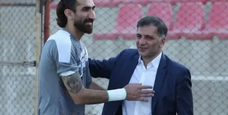 کاش اول به بازیکنان خودمان خسته نباشد می‌گفتی؛/ کریمی: آقای بیرانوند، بعد از سربازی در خدمت شما هستیم
