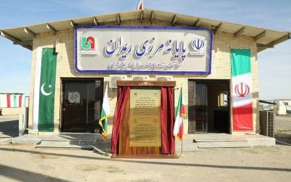 انجمن صنفی شرکت‌های حمل‌ و نقل بین‌المللی: تردد در همه مرزهای کشور در جریان است، هر چند در برخی مرزها با ایستایی کامیون‌ها مواجه هستیم/ در مرزهای ایران و پاکستان، «ریمدان» تعطیل است، ولی در مرز میرجاوه، واردات و ترانزیت کالا به کشورهای ثالث در جریان است/ مشکل خاصی در وضعیت تردد از مرزهای کشور به عراق گزارش نشده