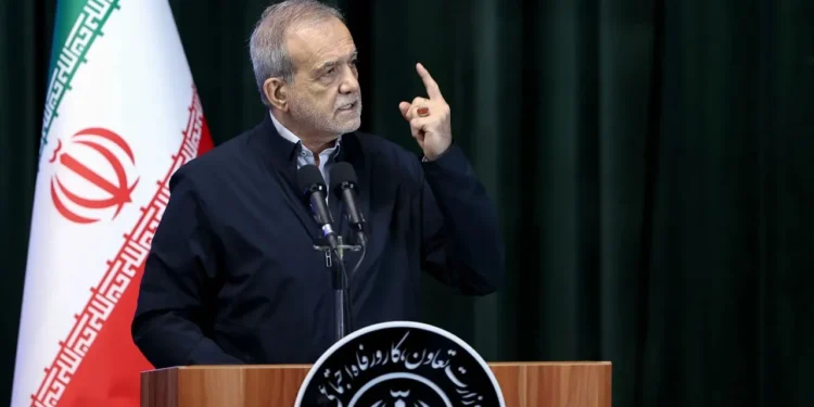 پزشکیان: جنگ اقتصادی قابل مشاهده نیست و به مراتب سخت‌تر و سنگین‌تر از جنگ نظامی است/ باید از برخوردهای تند و سلبی پرهیز کنیم/ مردم باید بدانند که ما برای حکومت کردن بر آن‌ها نیامده‌ایم، بلکه برای خدمتگزاری آمده‌ایم