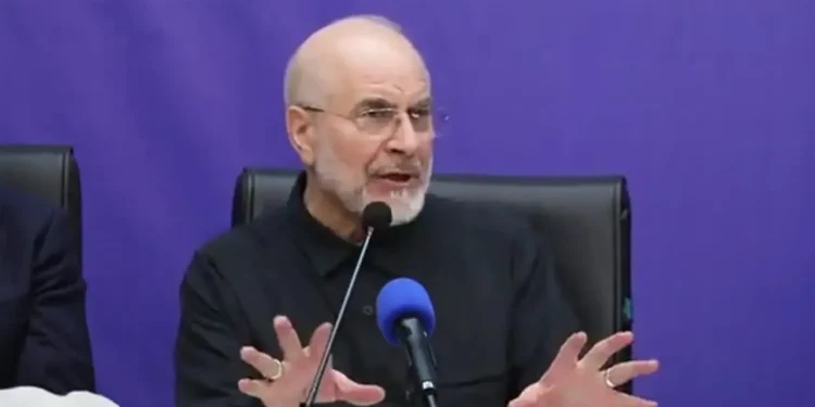 قالیباف خطاب به آمریکا: جنگ با ایران حداقل ۱۰ پیامد تلخ برای شما به همراه خواهد آورد، از سقوط بازار سهام و جنگندهها گرفته تا افزایش بدهی و تورم و آمار سربازان کشته شدهتان/ مجبور نیستید این راه را بروید؛ این ماتریکس ساختگی را در هم بشکنید
