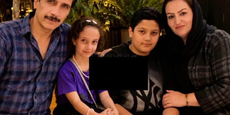 دو مرد پس از اینکه با شکایت از سوی دایی خود به خاطر صدای سگ‌هایشان مواجه شدند، دایی، زندایی و فرزندان ۱۲ و ۶ ساله آن‌ها را کشتند/ متهمان سه عضو خانواده را با ضربات متعدد چاقو کشته و دختر کوچک آن‌ها را خفه کرده بودند/ قاتلان دستگیر شدند