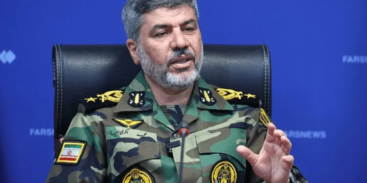 ناگفته‌های سخنگوی ارتش از ۳ خلبان اسیر ایرانی: می‌دانستند پایگاه‌های آمریکا با حلقه‌های متعدد پدافندی محافظت می‌شوند و عملیات بسیار سخت است با این حال، عملیات‌ها را طرح‌ریزی کردند / اجرای آنها نیز دشوار بود؛ زیرا مجبور بودند در ارتفاع بسیار پایین پرواز کنند، به‌ویژه بر فراز سطح آب که پرنده‌ها راحت‌تر شناسایی می‌شوند