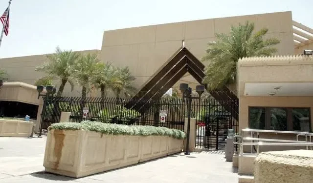سفارت آمریکا در ریاض: شهروندان ایالات متحده هنگام استفاده از تمامی فرودگاههای اصلی عربستان، نهایت احتیاط را به خرج دهند