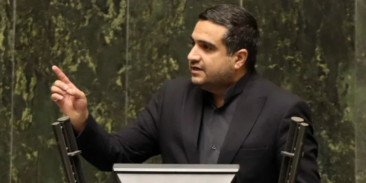 اسحاقی، سخنگوی کمیسیون بهداشت مجلس: قطعاً دشمنان حملاتی به «کوه کلنگ» انجام خواهند داد/ تدابیر پیشگیرانه برای حفاظت از مردم در برابر تشعشعات هستهای اندیشیده شده/ اگر حملات به مراکز هستهای رخ داد، مردم باید به مجموعههای متولی اعتماد کنند/ هیچ اتفاقی در جغرافیایی که دشمن برای آن احتمال تشعشعات هستهای را متصور است، رخ نخواهد داد