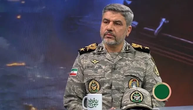 سخنگوی ارتش: بخش قابل‌توجهی از تجهیزات پدافندی که در جریان جنگ آسیب دیده بودند، تعمیر و مجدداً وارد سازمان رزم شده‌اند / توان پدافندی بالاتری نسبت به جنگ رمضان داریم / با اجرای طرح‌های عملیاتی جدید در روز‌های آینده، ناو‌های آمریکایی را به عقب‌نشینی بیشتر و فاصله گرفتن از منطقه وادار خواهیم کرد
