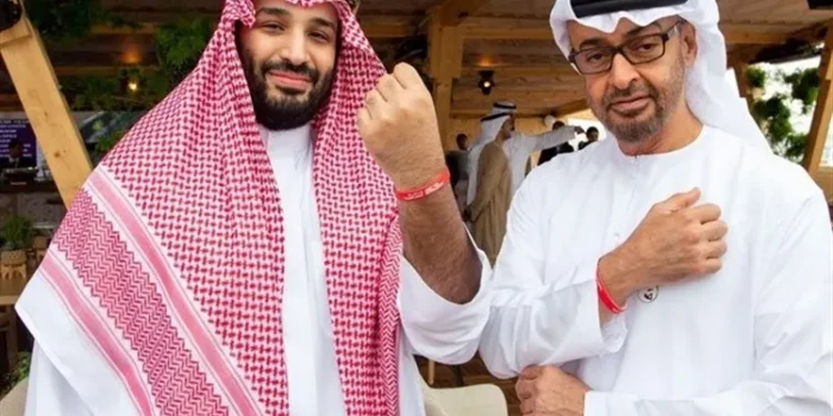 گاردین: امارات در پی پیشروی‌های انصارالله، با عربستان برای بازگشت به جنگ یمن توافق کرد/ ابوظبی پرداخت کمک‌های مالی به نیروهای یمنی را از سر می‌گیرد؛ در مقابل، ریاض موافقت کرده پوشش هوایی نیروهای ضد انصارالله را تأمین کند/ مقام‌های اماراتی به شدت نگران وضعیت درگیری‌ها هستند