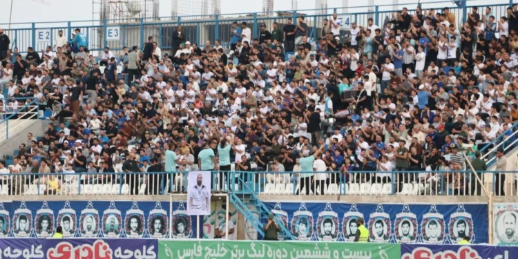 رئیس هیات فوتبال انزلی: توهین قومیتی در کار نبود / احتمالا تراکتور از قبل برنامه ریزی کرده بود که به میدان نرود / باید ملوان را پیروز اعلام کنند