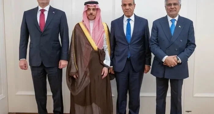 بیانیه وزرای خارجه مصر، عربستان، ترکیه و پاکستان: بر ضرورت حل‌وفصل مناقشه میان آمریکا و اسرائیل با ایران، صرفاً از مسیر دیپلماسی، تأکید می‌کنیم / با هرگونه محدودیتی که مانع کشتیرانی دریایی شود، مخالفیم و خواستار ازسرگیری عبورومرور آزاد و بدون مانع از تنگه هرمز هستیم