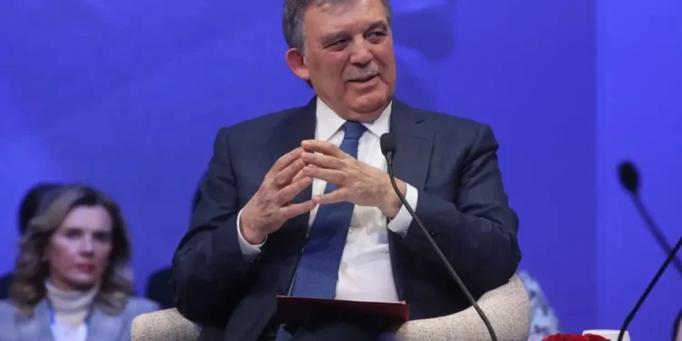 عبدالله گل، رئیس‌جمهور پیشین ترکیه: ایران باید از فرصت کنونی استفاده کند و پیش از تضعیف موقعیت چانه زنی‌اش، دستاورد‌های خود را به ثمر برساند/ تهران باید مراقب باشد تا امتیاز‌های کوتاه مدت را با دستاورد‌های بلند مدت اشتباه نگیرد/ در صورت توانایی ایران برای ادامه این درگیری برای مدتی بسیار طولانی‌تر، باز هم باید هزینه این کار را در نظر بگیرد