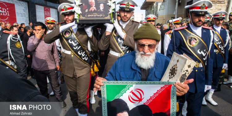 تصاویر: تشییع پیکر پدر امیر سپهبد شهید موسوی – قم