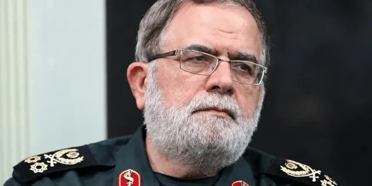 سرلشکر ایزدی، جانشین فرمانده کل سپاه: فضاسازی‌ها و تبلیغات نمی‌تواند بر نتیجه میدان اثر بگذارد / یکی از فرماندهان ایتالیایی به یکی از دانشمندانی که من با او در ارتباط بودم، گفته بود «شما دارید با شیطان می‌جنگید؛ من به کلیسا می‌روم و برای شما دعا می‌کنم»