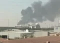 نمایندگی دولت آمریکا در عربستان: سفر کارکنان ما به ۳۲ کیلومتری مرز عربستان و یمن، ممنوع است/  آن‌ها برای استفاده از فرودگاه ریاض، ملک فهد و ملک عبدالعزیز نیز ملزم به دریافت مجوز ویژه هستند