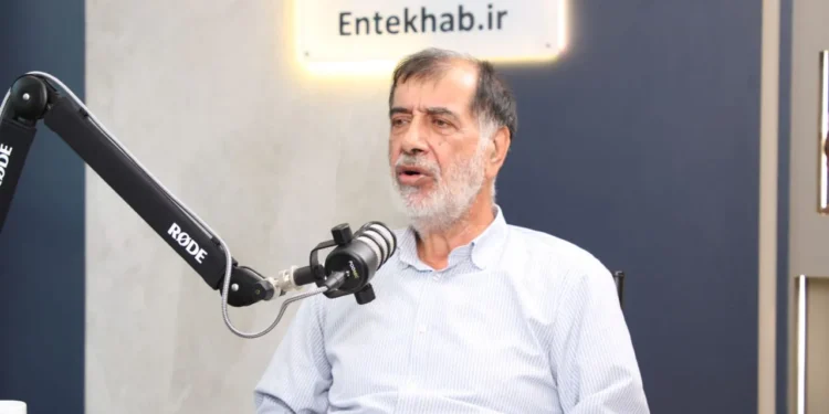 باهنر: یک دفعه امام جمعه یک شهرستانی در کرمان گفت «اقا شما چرا دارید مذاکره می‌کنید؟» گفتم «آخر شما سر مذاکره را می‌دانید چیست یا ته آن را؟»/ عده‌ای در میادین یک دفعه راه میفتند که «آقا ما مذاکره نداریم»؛ بیخود کردید که مذاکره ندارید/ اصلا نتیجه جنگ در مذاکره مشخص می‌شود