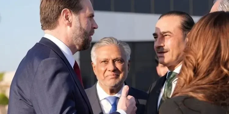 سخنگوی وزارت خارجه پاکستان: مسئله خروج مواد هستهای از ایران مرتبط با تهران و واشنگتن است؛ آنچه در سهم پاکستان قرار دارد، حمایت از دیپلماسی و پیشبرد میانجی گری است / در تماس نزدیک با ایران و آمریکا و خواستار خویشتنداری هستیم